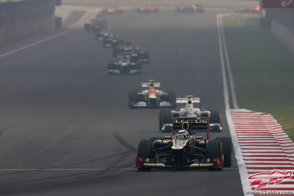 Kimi Räikkönen en la recta principal del circuito de Buddh