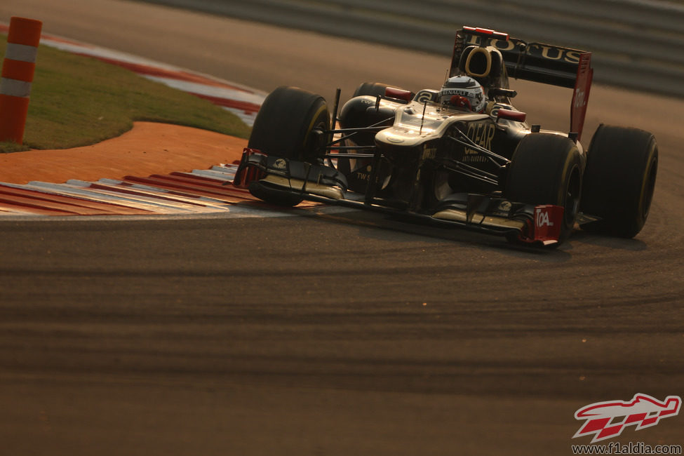 Kimi Räikkönen coge una curva en India