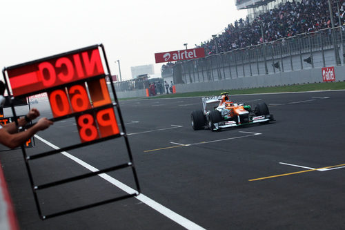 Nico Hülkenberg completa otra vuelta en el GP de India 2012