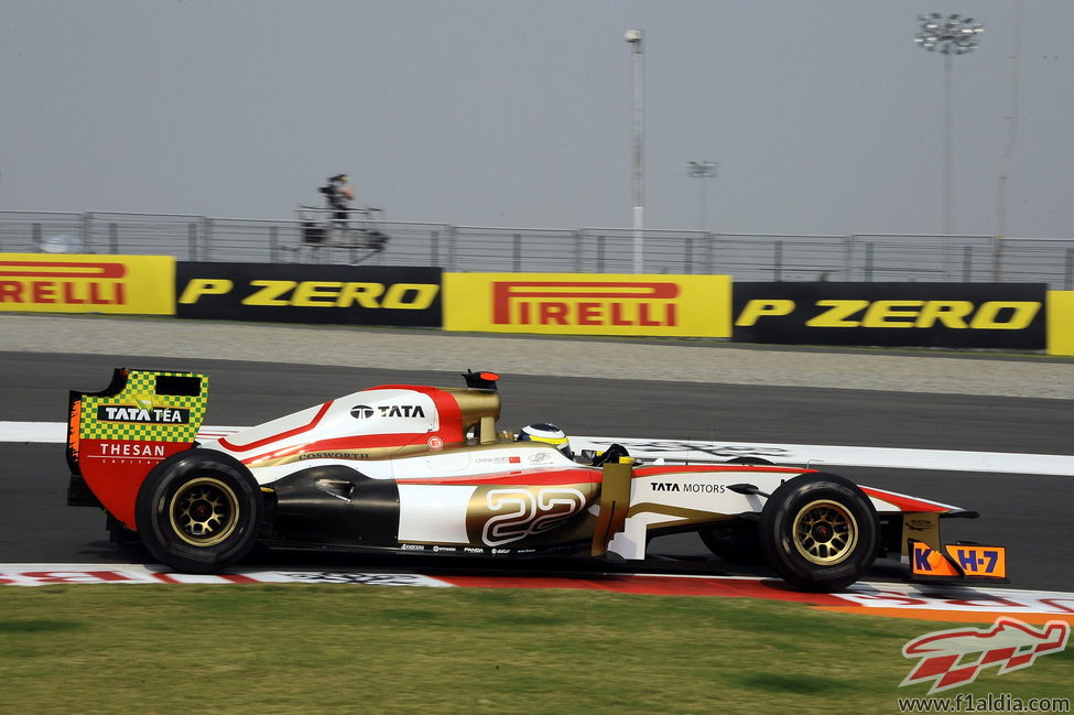 Pedro de la Rosa pilota en el Buddh International Circuit