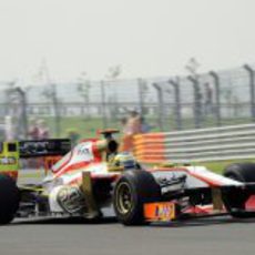 Pedro de la Rosa pilota el F112 en el Buddh International Circuit