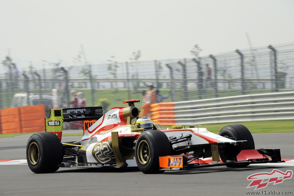 Pedro de la Rosa pilota el F112 en el Buddh International Circuit