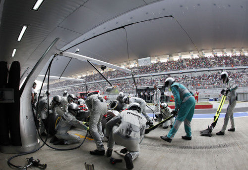 Parada en boxes para Michael Schumacher en el GP de India