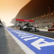 Michael Schumacher saliendo del pit-lane del circuito de India