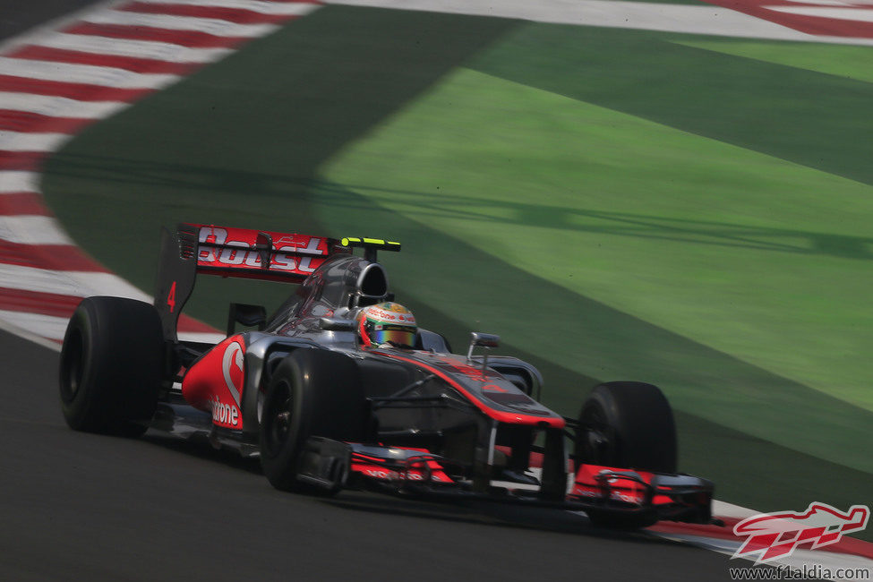 Lewis Hamilton rueda en los Libres 1 del GP de India 2012