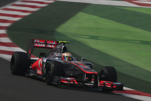 Lewis Hamilton rueda en los Libres 1 del GP de India 2012