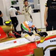 Narain Karthikeyan se dispone a salir del F112