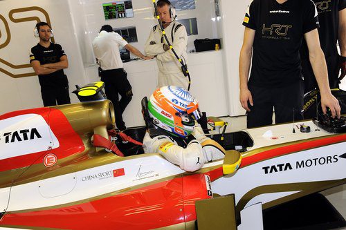 Narain Karthikeyan se dispone a salir del F112