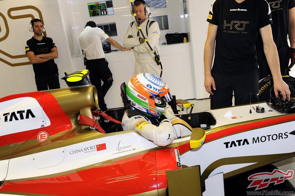 Narain Karthikeyan se dispone a salir del F112