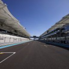 Recta principal del circuito de Yas Marina