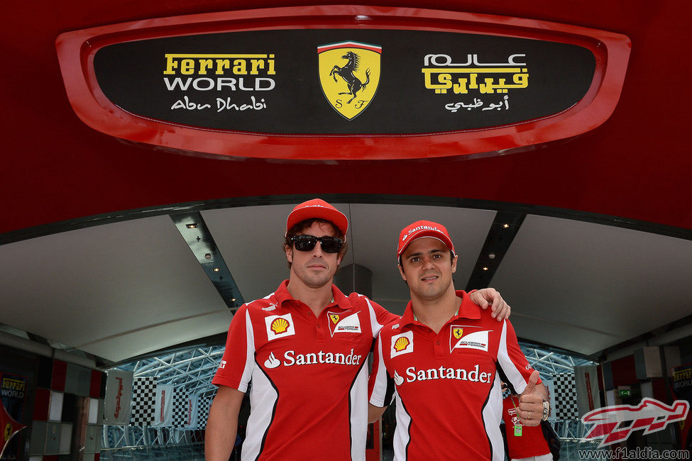 Alonso y Massa visitan de nuevo Ferrari World