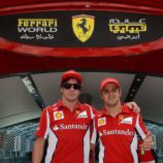 Alonso y Massa visitan de nuevo Ferrari World