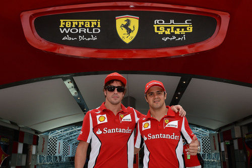 Alonso y Massa visitan de nuevo Ferrari World
