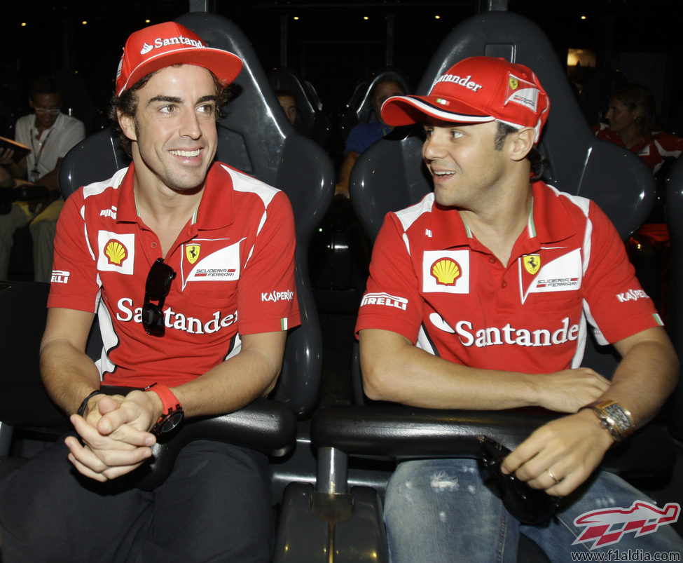 Alonso y Massa en una nueva atracción de Ferrari World
