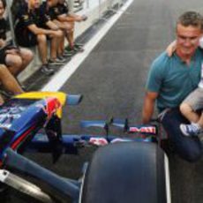 David Coulthard y su hijo en Abu Dabi 2012