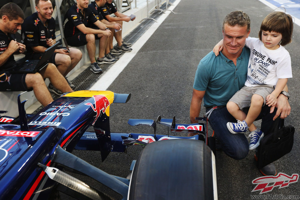 David Coulthard y su hijo en Abu Dabi 2012