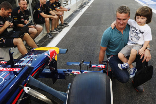 David Coulthard y su hijo en Abu Dabi 2012