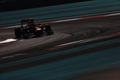 Mark Webber pone a prueba al RB8 en Abu Dabi