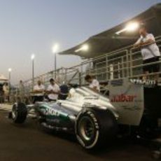 Mercedes esperando en el pit-lane para pasar las verificaciones técnicas