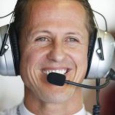 Michael Schumacher pone al mal tiempo buena cara