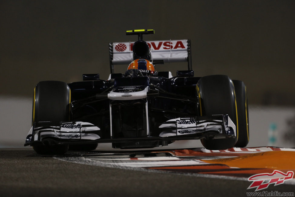 Bruno Senna rueda en los Libres 2 del GP de Abu Dabi 2012