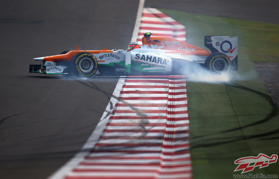 Trompo de Nico Hülkenberg en los libres de India