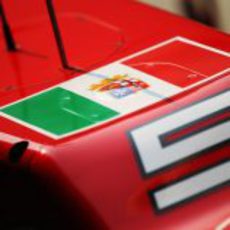 Bandera de la marina italiana en el Ferrari F2012