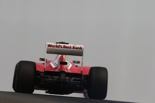 Felipe Massa al volante del Ferrari en India