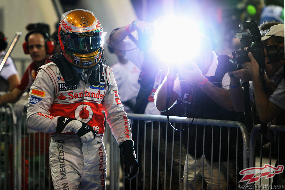 Lewis Hamilton tras lograr su 'pole position' en Abu Dabi 2012