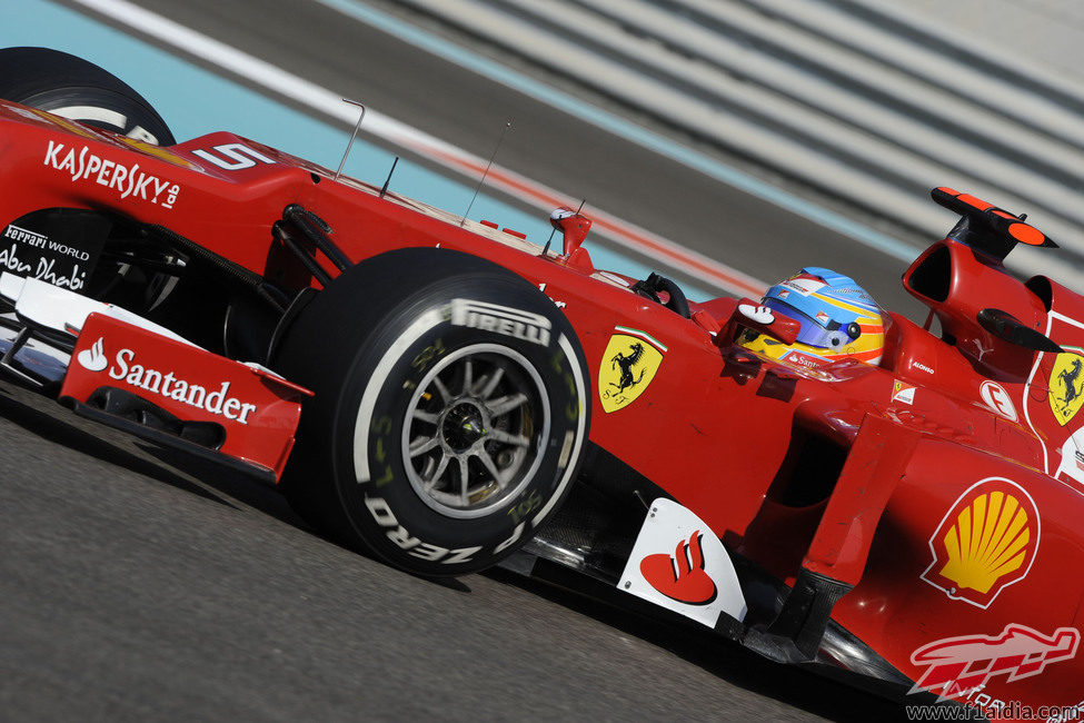 Fernando Alonso clasificó séptimo en Abu Dabi