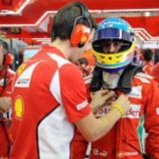 Fernando Alonso se dispone a subir al F2012