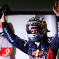 Sebastian Vettel celebra su podio en Abu Dabi tras salir desde el pit lane