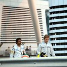 Narain Karthikeyan y Nico Rosberg abandonaron en Abu Dabi