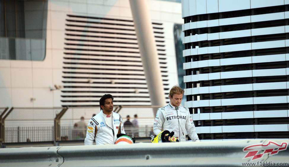 Narain Karthikeyan y Nico Rosberg abandonaron en Abu Dabi
