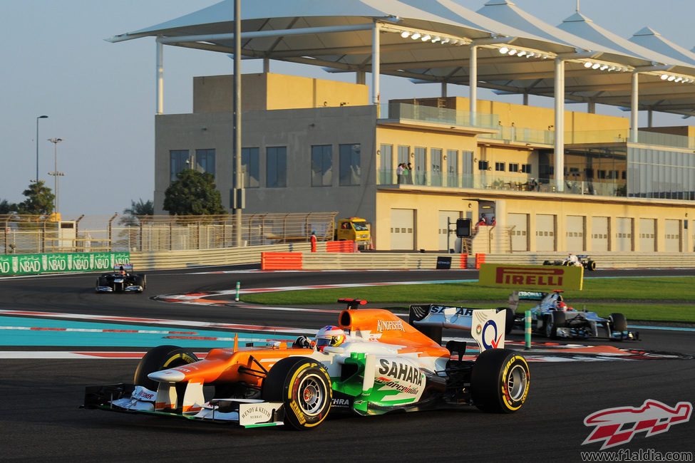 Paul di Resta tuvo un pinchazo en el GP de Abu Dabi 2012