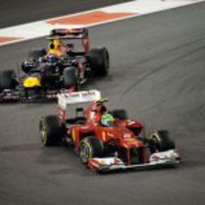 Felipe Massa trata de mantener la posición con Mark Webber en Abu Dabi