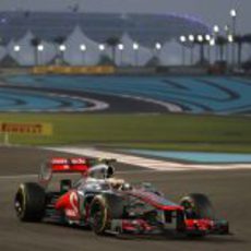 Lewis Hamilton no tuvo fortuna en la carrera de Abu Dabi