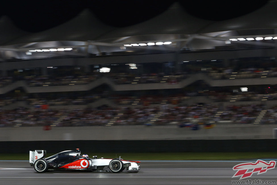 Jenson Button hace lucir la belleza de su McLaren en Abu Dabi