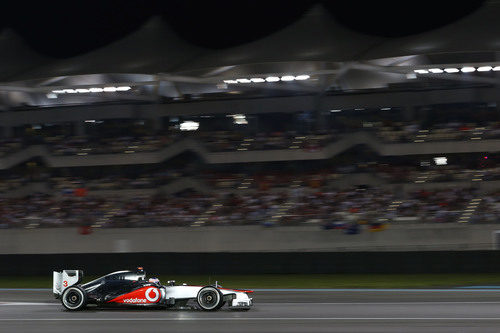 Jenson Button hace lucir la belleza de su McLaren en Abu Dabi