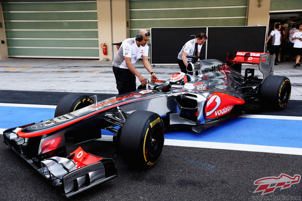 Kevin Magnussen con McLaren en los test de Abu Dabi 2012