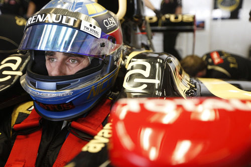 Nicolas Prost rodó con Lotus en la primera jornada de test