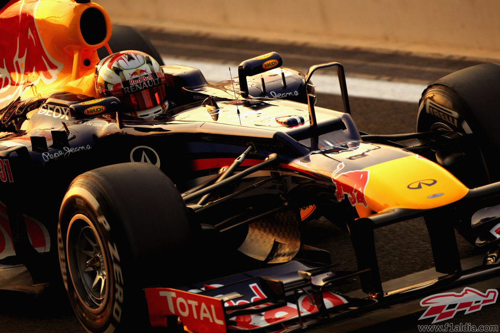 António Félix da Costa rueda con el RB8 en Yas Marina