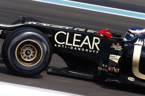 Edoardo Mortara ocupó el Lotus E20 el segundo día de test en Abu Dabi