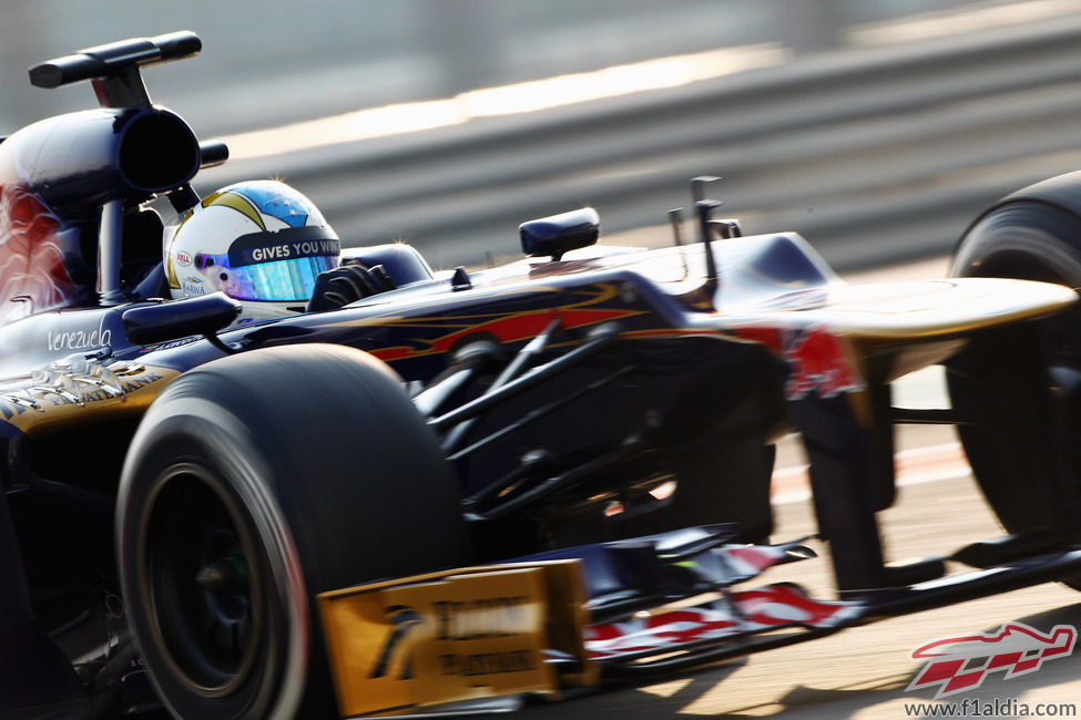 Johnny Cecotto fue el piloto de Toro Rosso para el segundo día de test en Abu Dabi