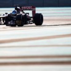 Johnny Cecotto rueda en Yas Marina para Toro Rosso