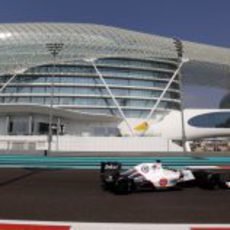 Esteban Gutiérrez rueda con el Sauber C31 en Yas Marina