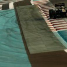 Giedo van der Garde en una recta del circuito de Yas Marina