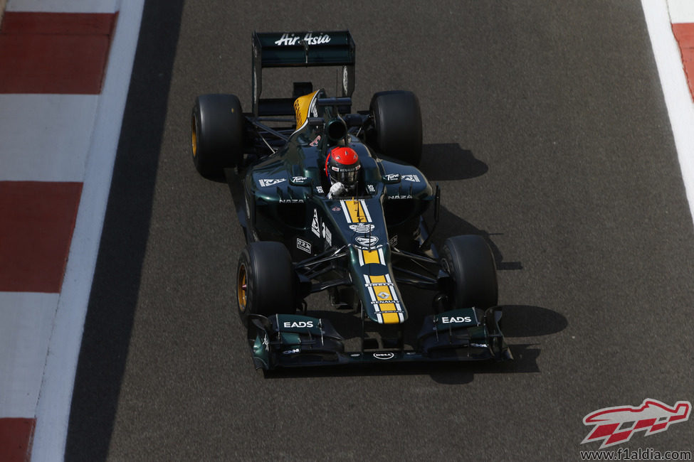 Alexander Rossi terminó último en los test de Abu Dabi