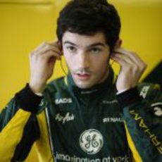 Alexander Rossi se prepara para rodar con Caterham en Abu Dabi