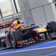 Robin Frijns pasa por el pitlane en Yas Marina